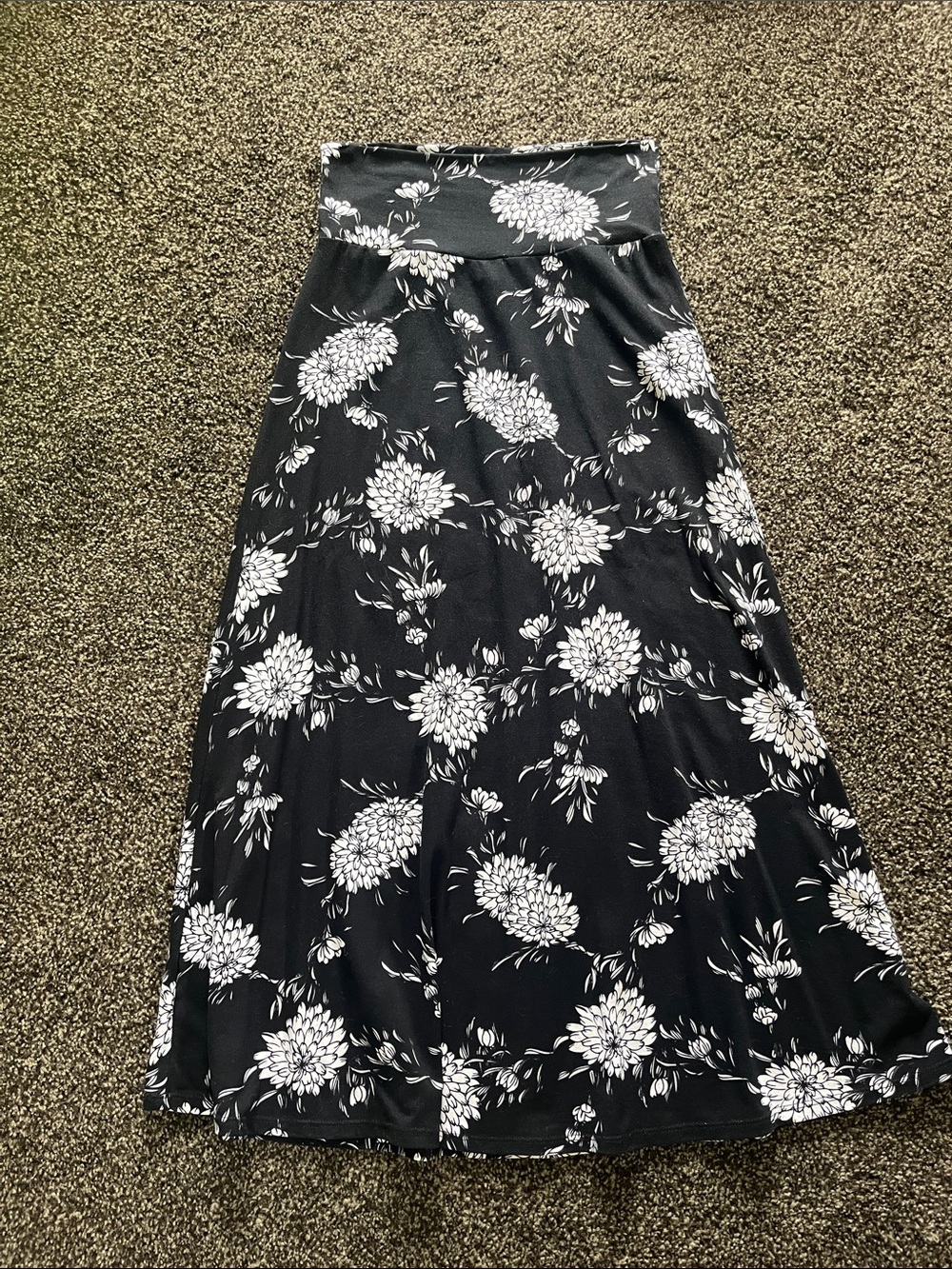 Elegant Black Floral Maxi Skirt — Flowy High-Waist Style